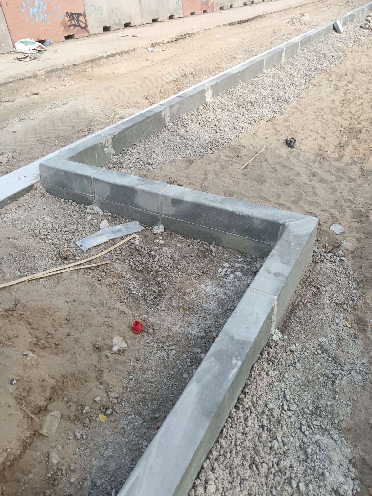 Bordillos y rigolas en obra de urbanización viaria — Obras Vialia