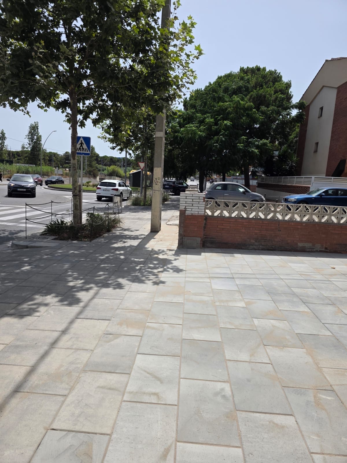 Pavimentación de plaza urbana acabada